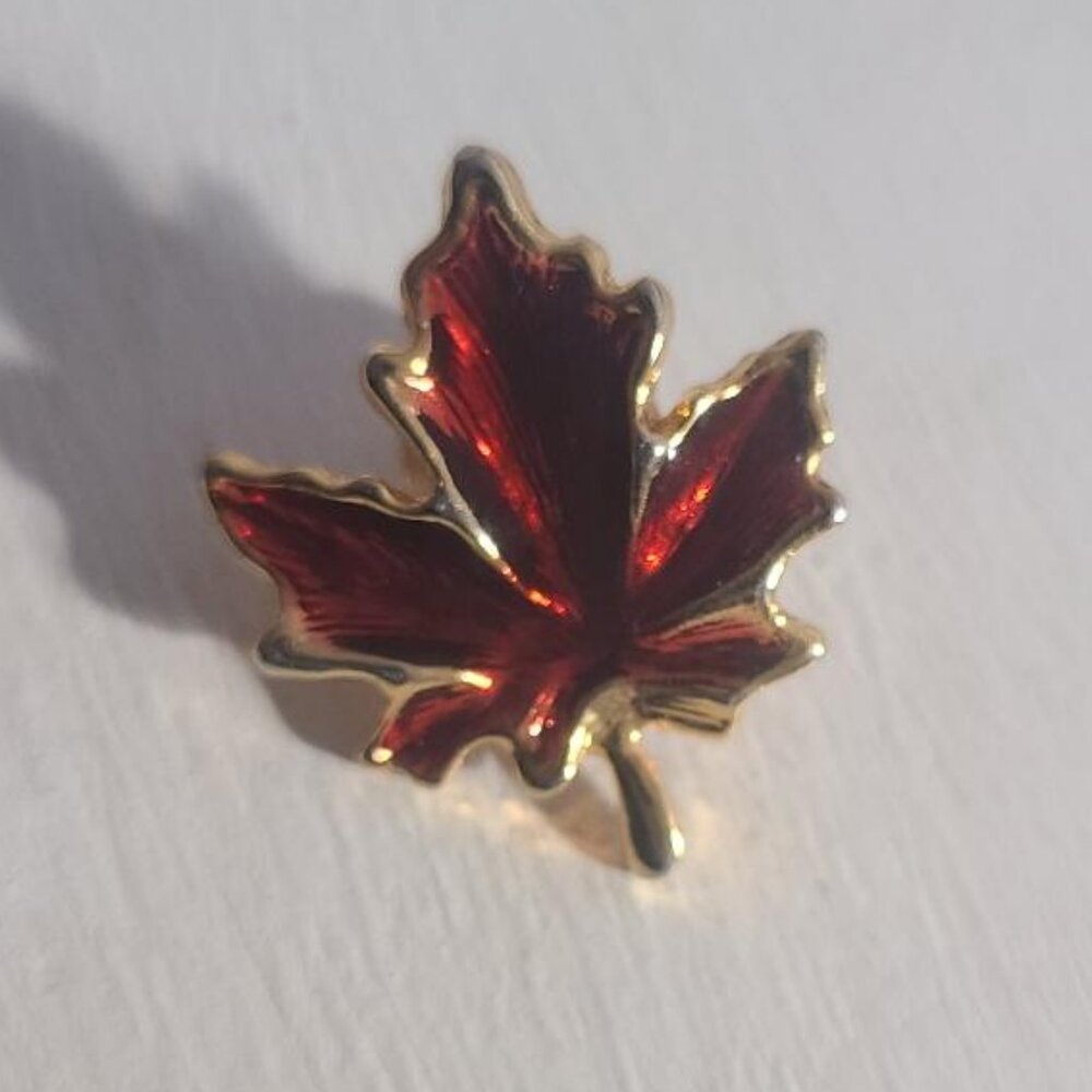 Canadian Red Maple Leaf Vintage Lapel Pin Tie Tack Brooch